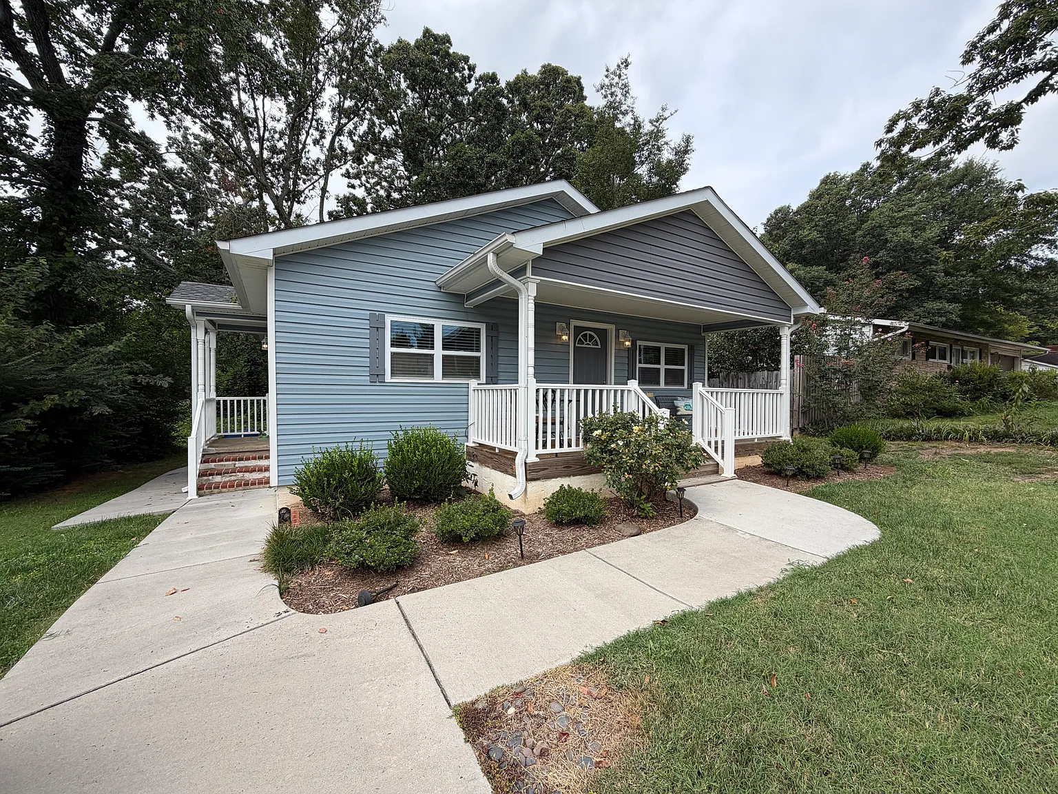 2 bed, 729 sqft, $1,200 — Photo 2