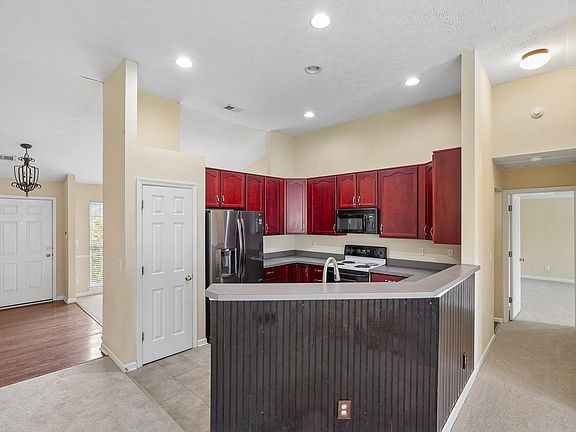 5th image of 805 Waterloo Ct