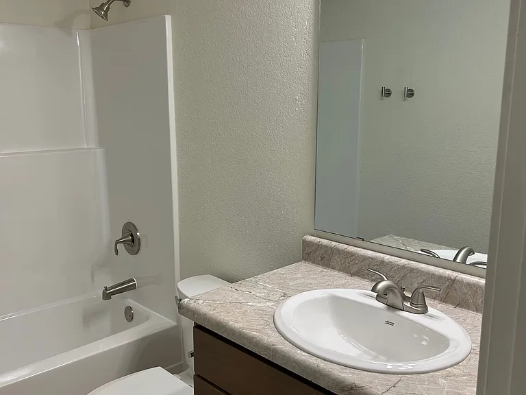 Cottonwood Creek Apartments — Photo 3