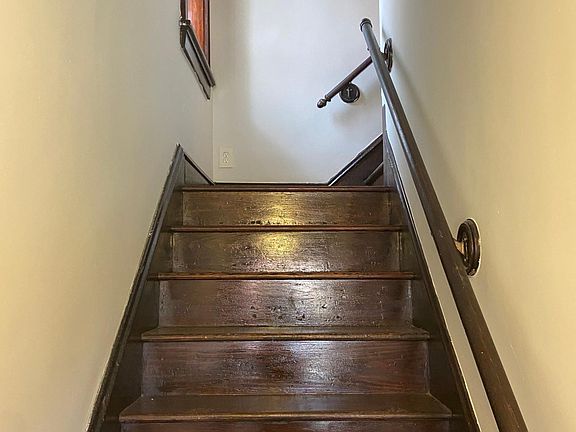 2nd image of 5070 Winona Ave Floor 2