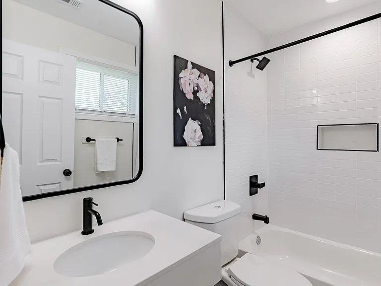 Tile shower with large niche