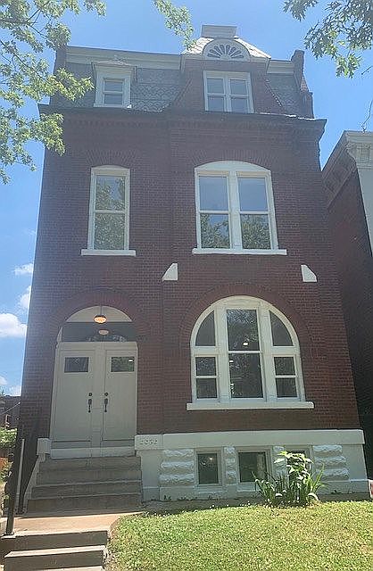 2nd image of 2252 S Jefferson Ave
