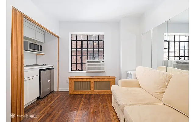 Rented by Douglas Elliman | media 14