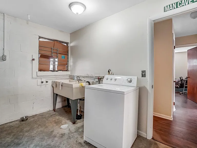 454 Warner St — Photo 15