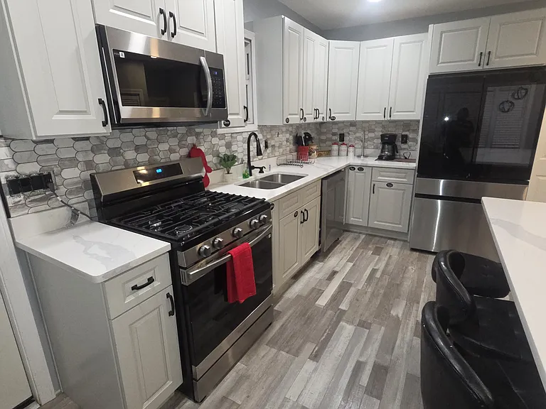 800 York Ave — Photo 4