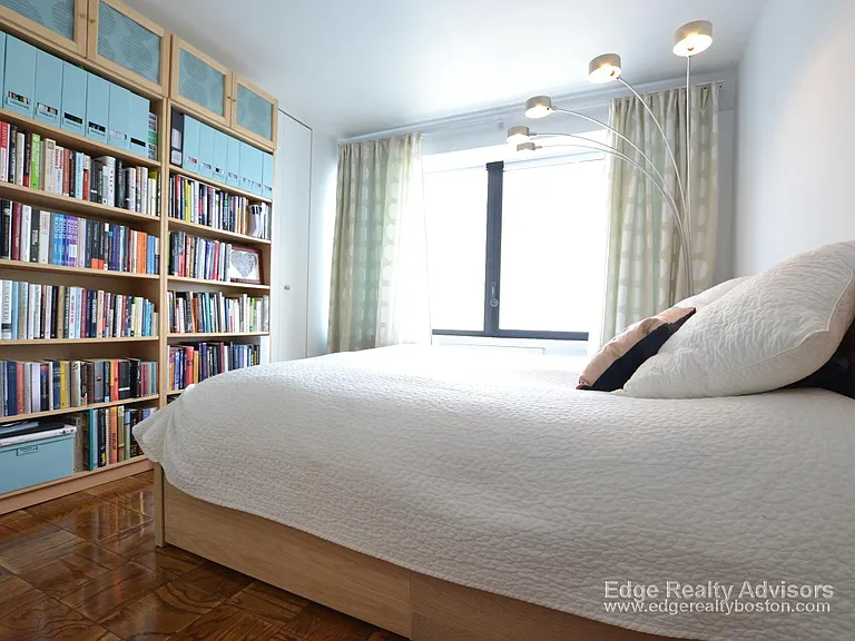 65 E India Row #25D — Photo 8