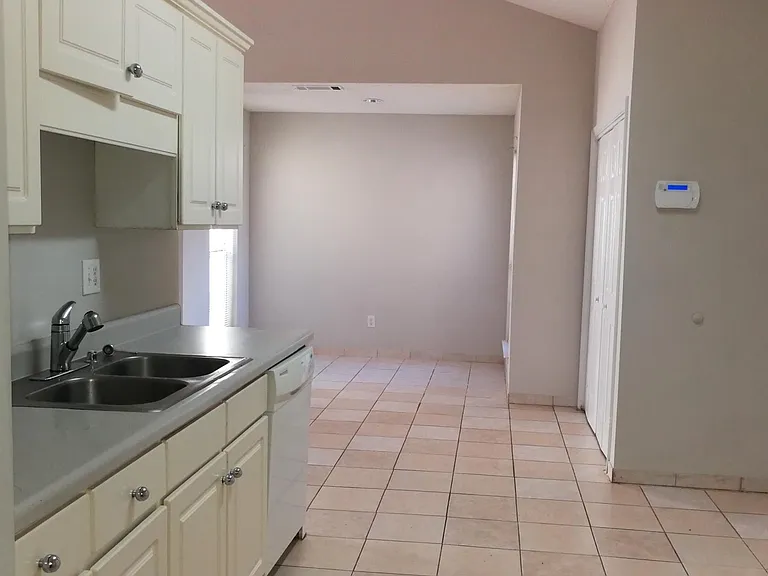 719 Fernstone Trl — Photo 12
