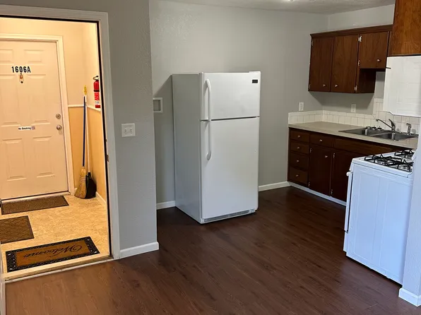 1608 Broadway St #A, Webb City, MO 64870