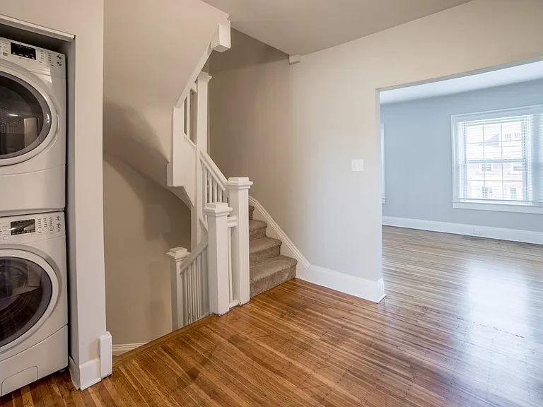 Buckingham & Balmoral Apartments — Photo 29