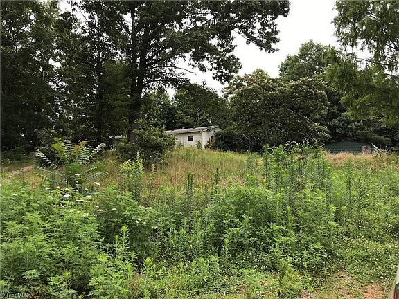 2nd image of 134 Bandy Knoll Ln