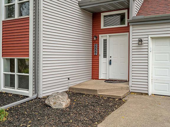 2nd image of 2227 Vivian Ln
