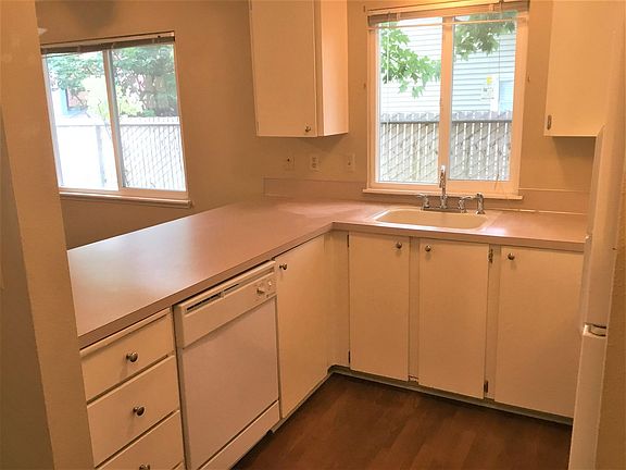 4th image of 7011-29 N Oswego Ave #7019