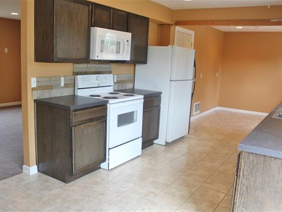 4th image of 582 S 41st Ave