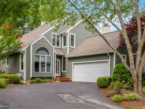 34 Horseshoe Ln, Newtown Square, PA 19073