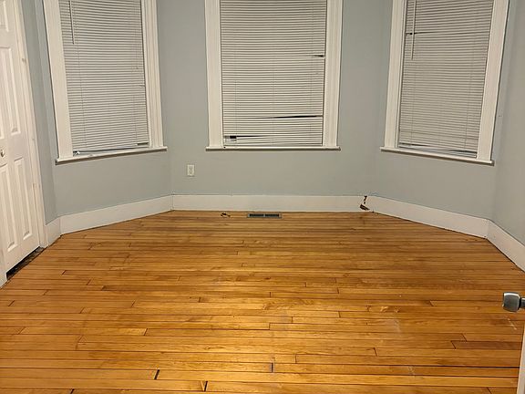 3rd image of 109 Nilsson St #1