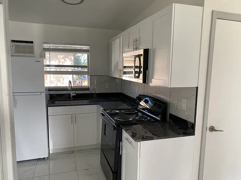 Studio, 1.0 bath, $1,575 — Photo 11