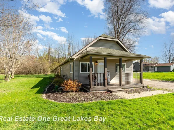 2233 E Stewart Rd, Midland, MI 48640