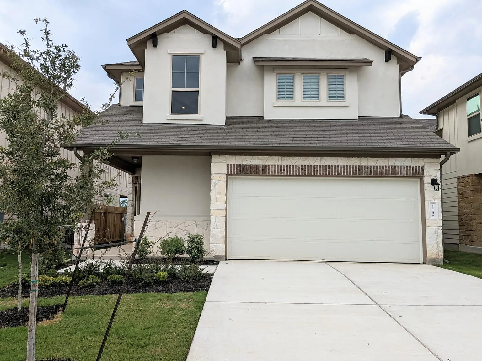 4 bed, 3.5 bath, 2273 sqft, $2,245 — Photo 2