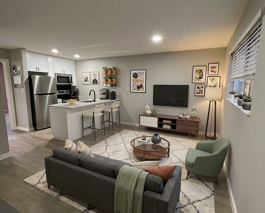 1st image of 600 1/2 E 53rd St #131