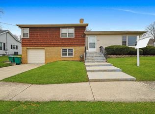 628 S Hamilton St, Lockport, IL 60441