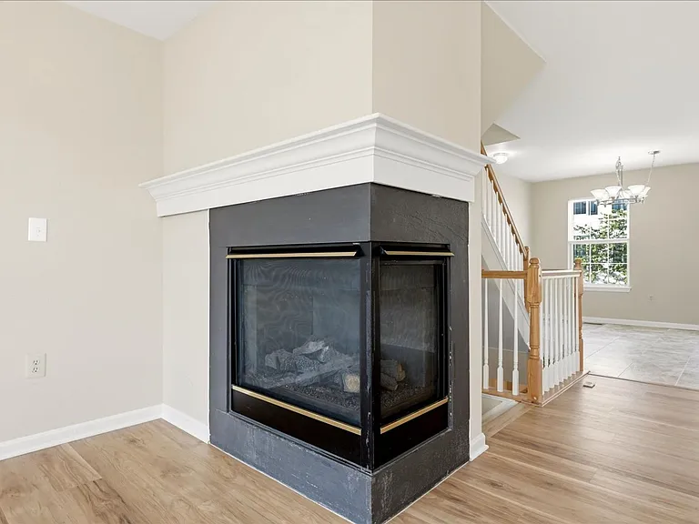 46030 Bayswater Ter — Photo 9