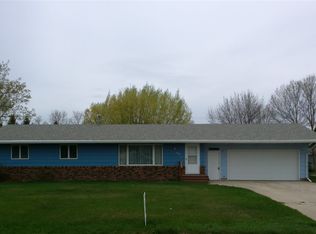 647 Washington Dr, Garrison, ND 58540
