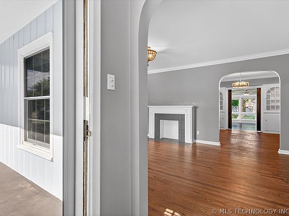3rd image of 2054 SE Dewey Ave