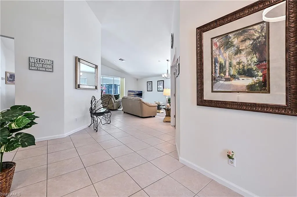 3 bed, 2.0 bath, 1729 sqft, $9,500 — Photo 4