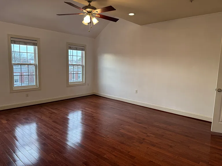 611 Quincy St NW #4 — Photo 33