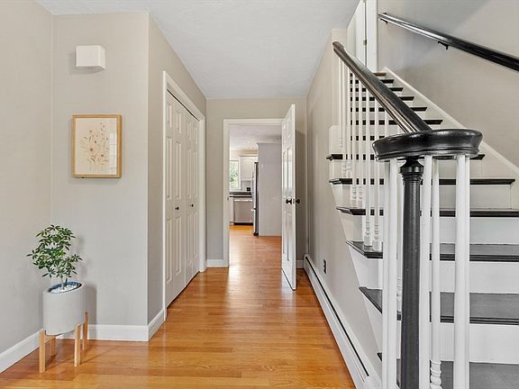 4th image of 54 Kettle Hole Rd