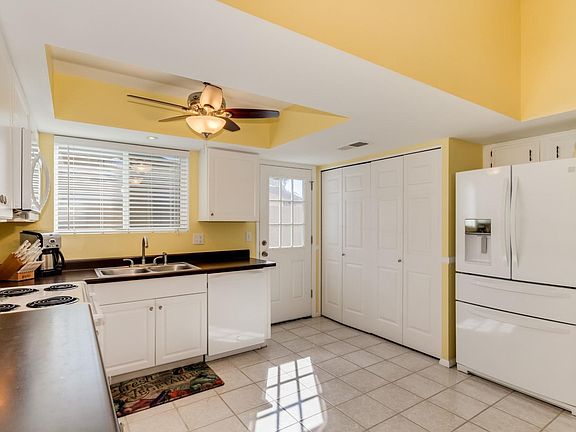 5th image of 131 W Villa Maria Dr