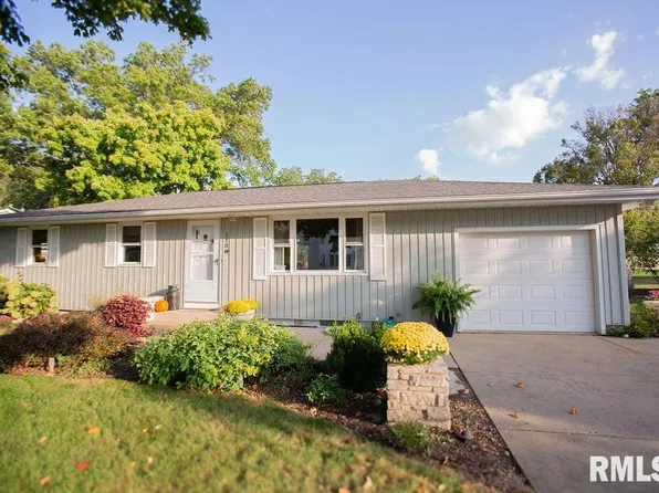 110 W Robinson St, Goodfield, IL 61742