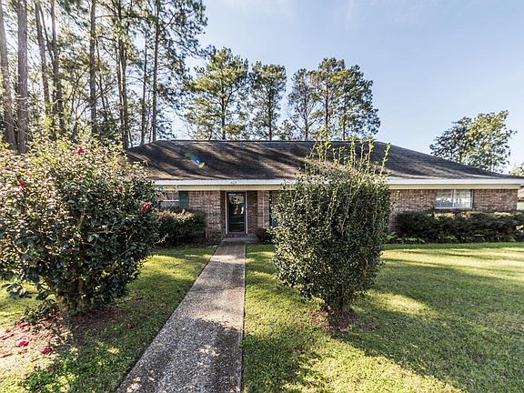 2nd image of 405 Wildwood Dr