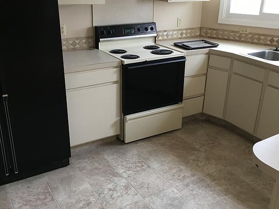 4th image of 7326 Thorn Apple Ln