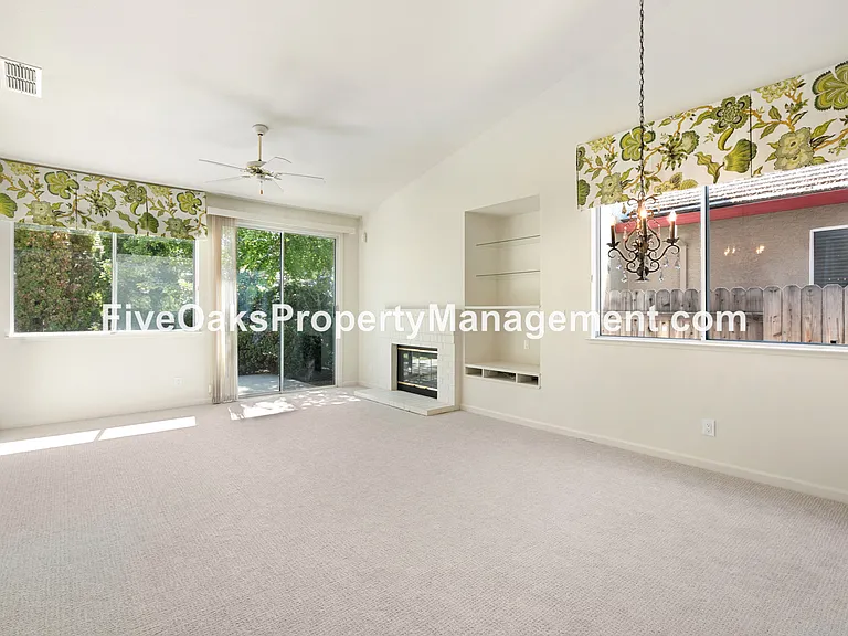 885 Rathbone Cir — Photo 3