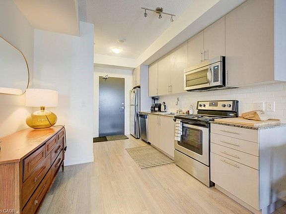 3rd image of 85 Duke St W #1007