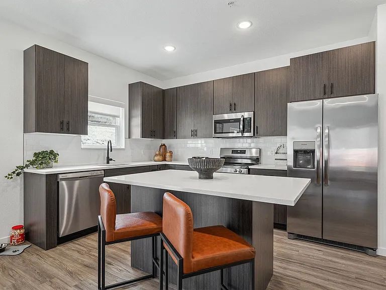 Avalon Apartments & Townhomes — Photo 4
