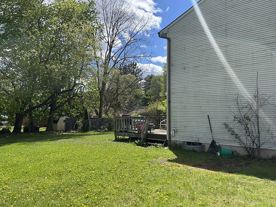 2nd image of 244 Loretta Ln