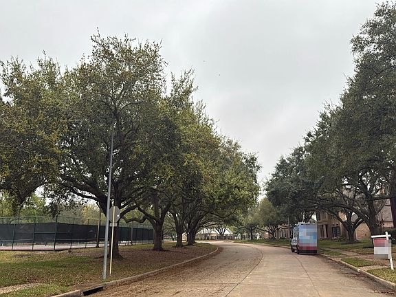 4th image of 3306 S Lake Village Dr