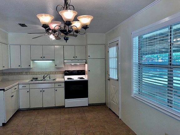 3rd image of 287 Larkspur Cir