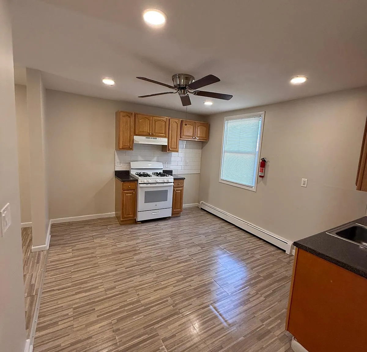 3 bed, 1100 sqft, $1,995 — Photo 1