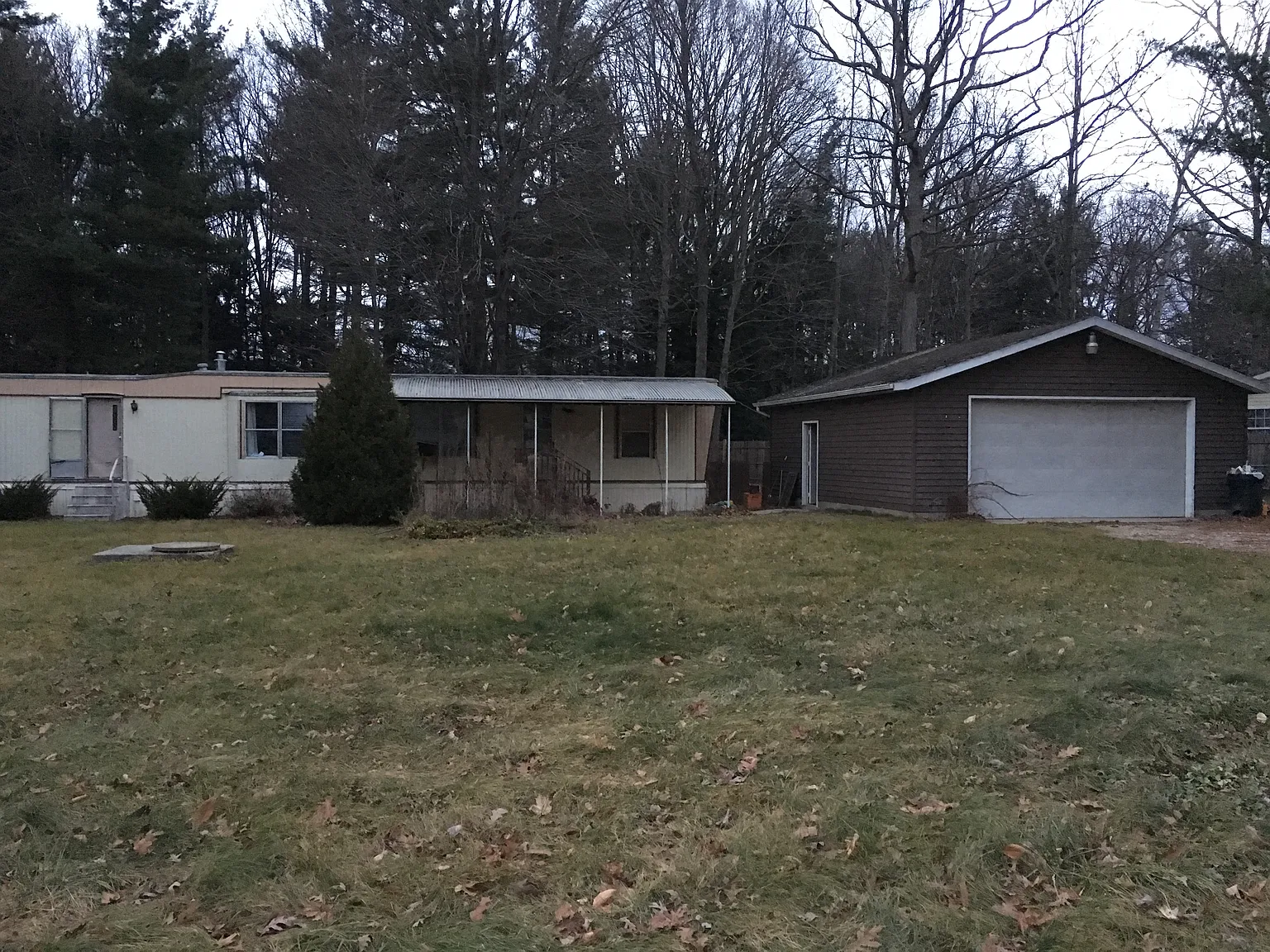 8597 Robinhood Dr photo 1