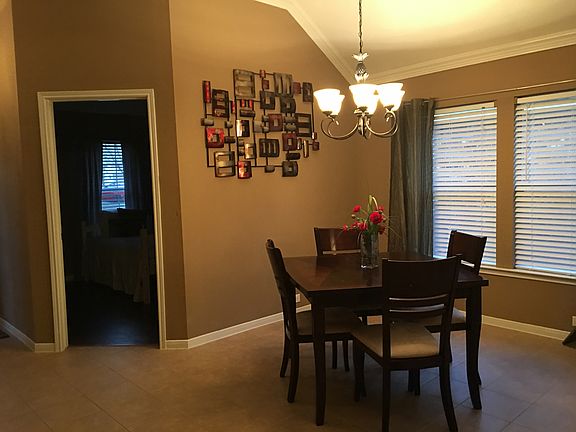 5th image of 627 Castle Cove Ln