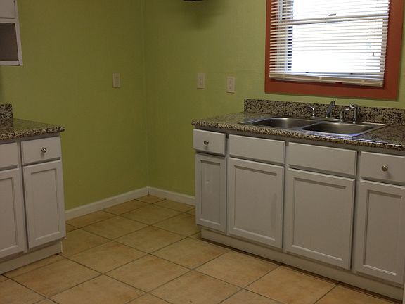 4th image of 803 1/2 Monterey St