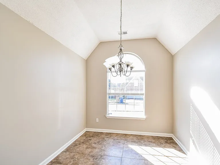 7862 Fallstone Rd — Photo 6