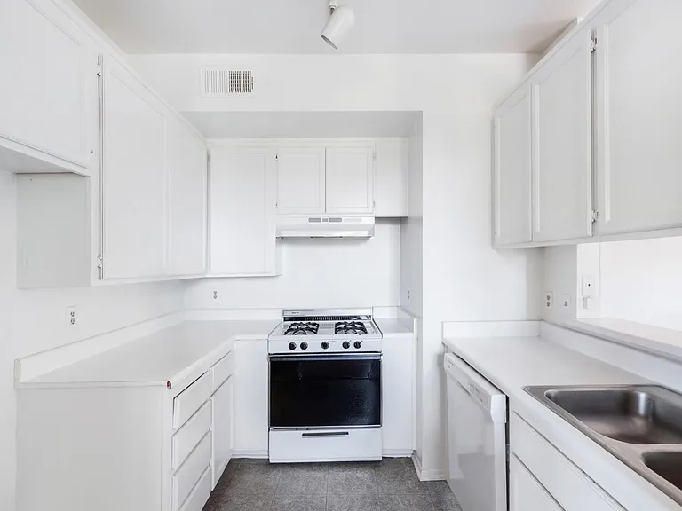 2452 S Centinela Ave #4 — Photo 6