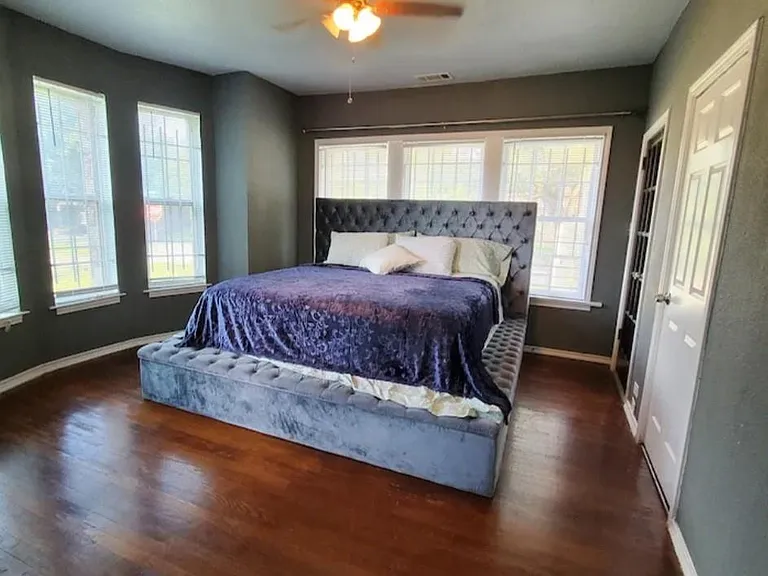 2322 Oakdale St — Photo 7