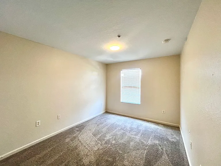 2950 Ashland Ln S — Photo 15