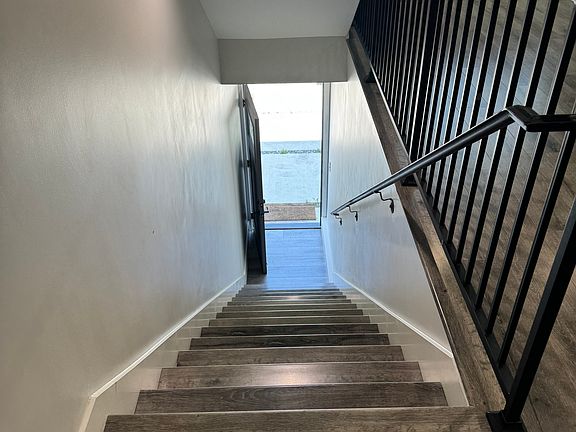 3rd image of 4454 1/2 Turquoise St #4454-1/2