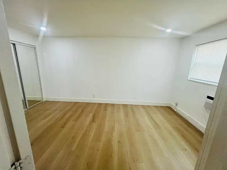 1720 N 17th Ave #6 — Photo 7